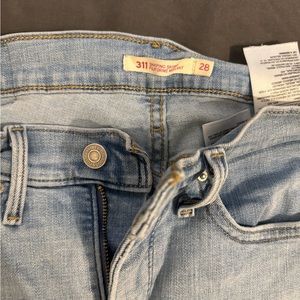 Levi’s 311 shaping jeans in light wash!